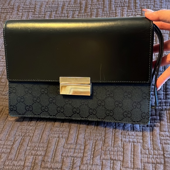 Authentic Gucci Leather & Canvas Clutch Bag with hidden wristlet - Picture 10 of 16